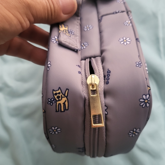 New, Life Is Good Gray Cosmetic Bag with Dogs - Picture 4 of 5